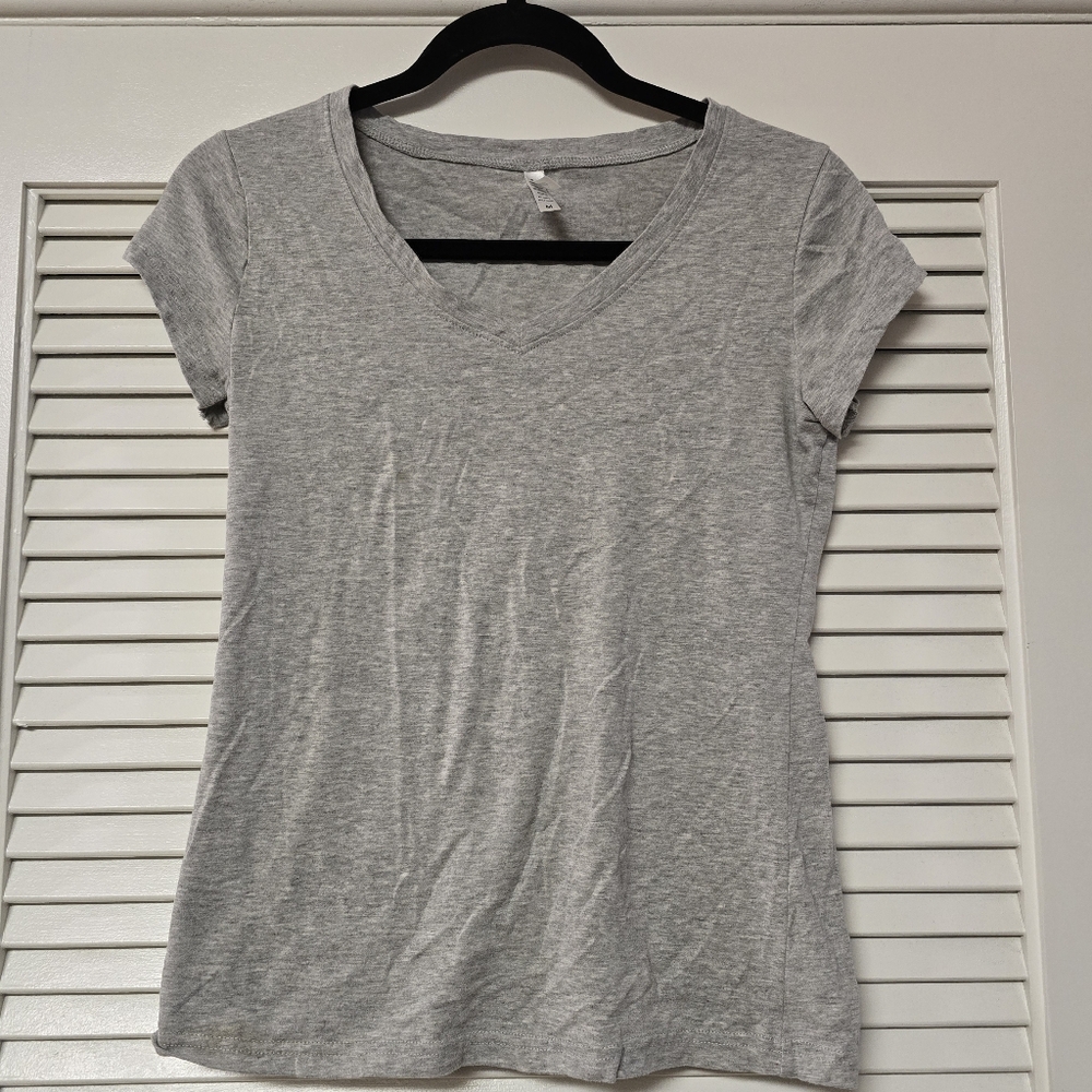 Rosio - Grey V-Neck Lightweight Short-Sleeve Top